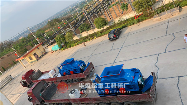 液壓對輥破碎機(jī)第四、五臺發(fā)貨現(xiàn)場